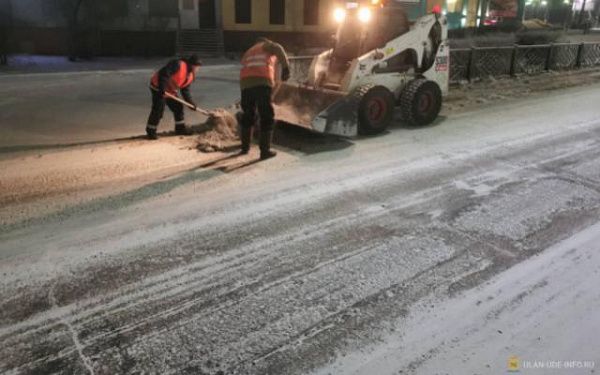 Сотрудники Комбината по благоустройству всю ночь устраняли последствия снегопада