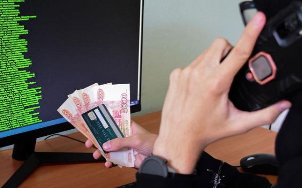 Мошенники похитили 600 тысяч рублей у 75-летней медсестры из Улан-Удэ 