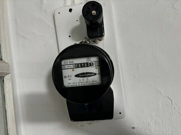 В Кяхтинском районе вынесен приговор бывшему инженеру электросетевой компании, признанному виновным в получении взятки и четырех фактах мошенничества