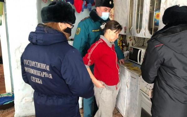 Сотрудники МЧС России продолжают выявлять нарушения требований пожарной безопасности