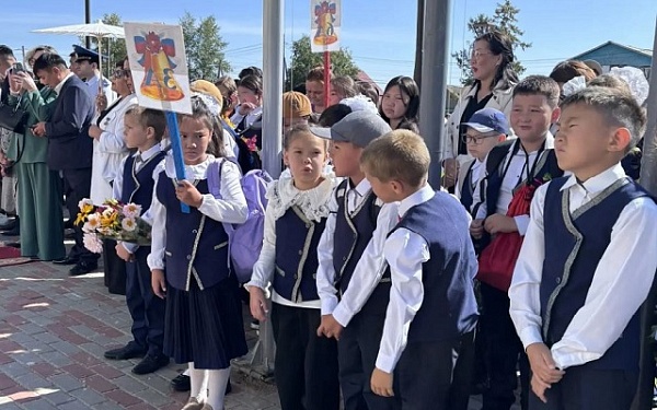 В селе Сосново-Озёрское Еравнинского района состоялось долгожданное открытие новой школы