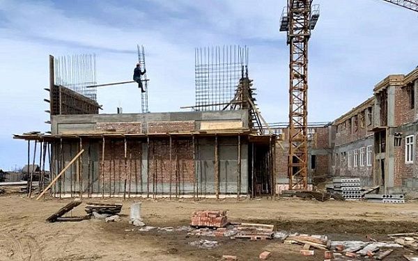 Строительство школы в селе Оймур выполнено на 50 %