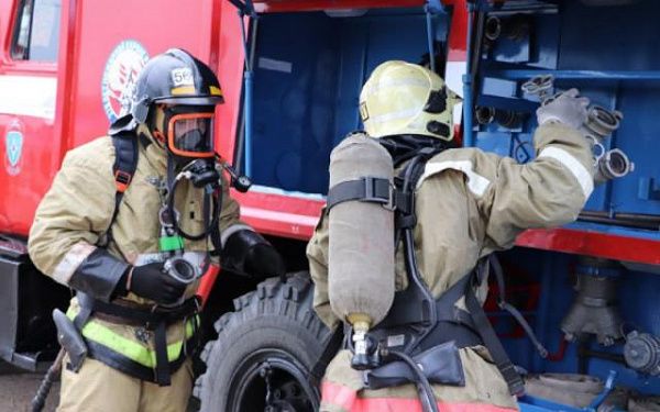 В Улан-Удэ на пожаре спасли трех человек