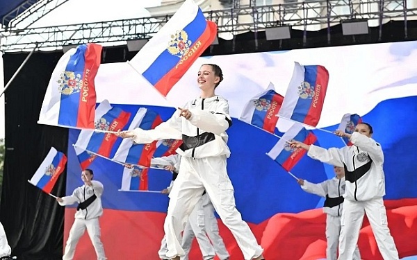  Глава Бурятии поздравил жителей республики с Днем России