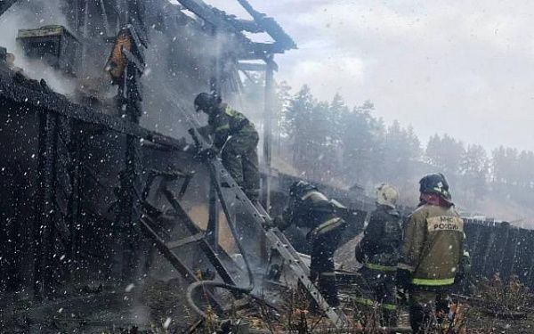 На пожаре в Улан-Удэ было обнаружено тело мужчины без признаков жизни
