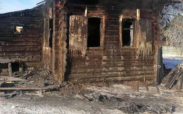 В Бурятии сгорела старинная семейская изба