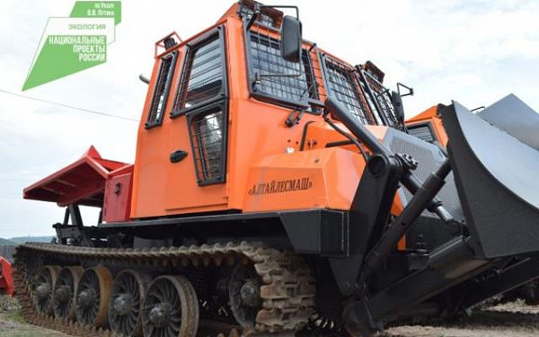 Автопарк лесхозов Бурятии пополняется тракторами для восстановления леса