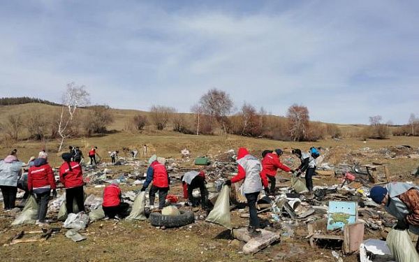 Активисты ОНФ в Бурятии собрали вблизи села Гурульба около 20 кубометров отходов
