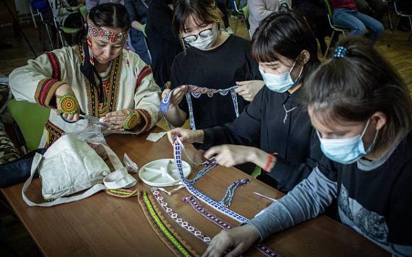 В Улан-Удэ можно сшить эвенкийский костюм и украшения