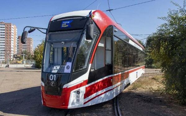 В Улан-Удэ задержали хулигана, разбившего стекло в трамвае