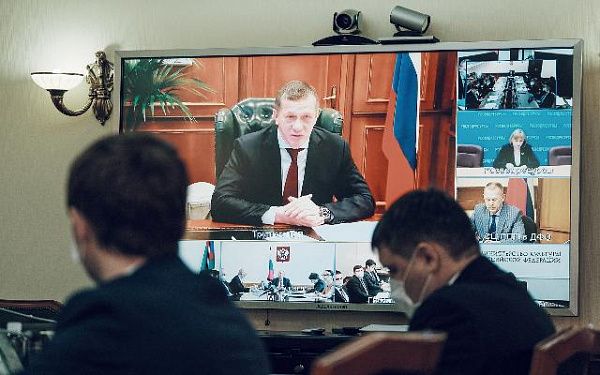 Юрий Трутнев провел очередное еженедельное совещание с главами регионов ДФО