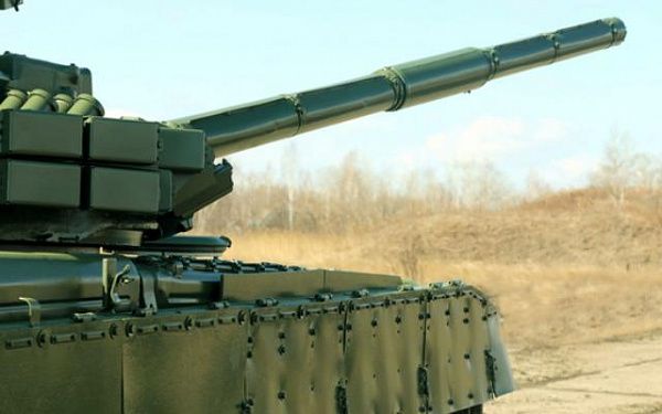 В Бурятии военнослужащие ВВО совершенствуют навыки вождения танков Т-80