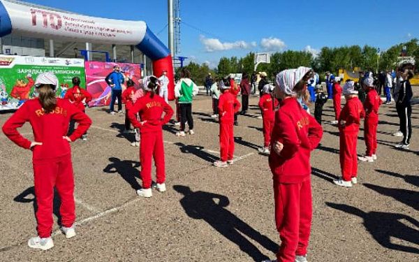 В Улан-Удэ чемпионы провели бодрую зарядку для детей