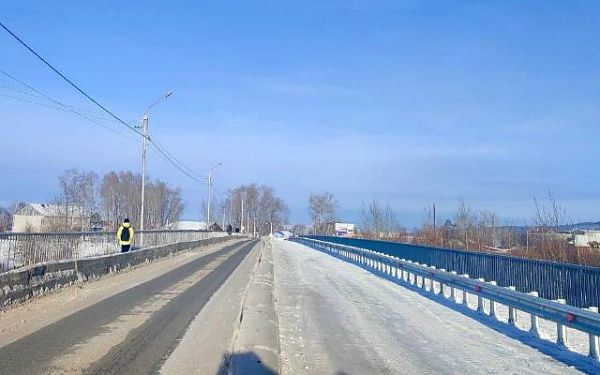 В Бурятии в центре села запустили движение по левой части моста