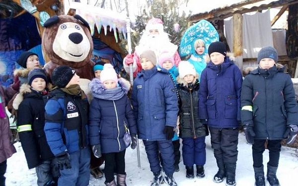 Путешествие в «Снегогорье» подарили детям-сиротам