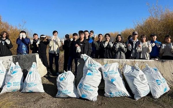 Студенты навели чистоту на набережной Улан-Удэ