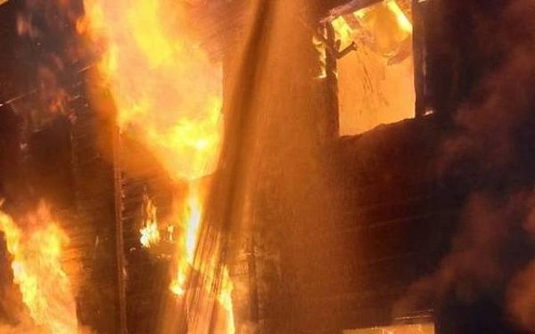 В Бурятии многодетная семья из-за пожара осталась без дома
