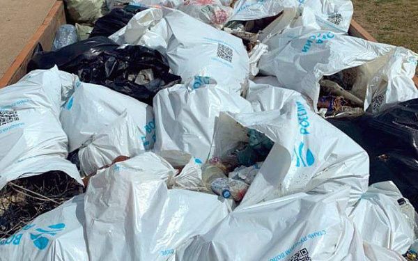 Более 100 жителей Бурятии приняли участие в уборке береговой линии Гусиного озера 