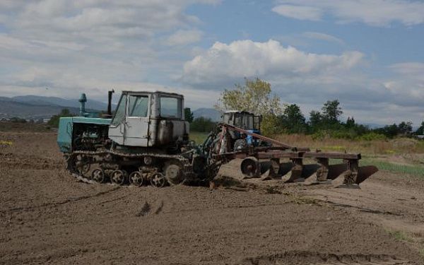 Бурятский ВУЗ возобновляет выращивание зерновых культур и восстанавливает тракторы, после 6-летнего простоя