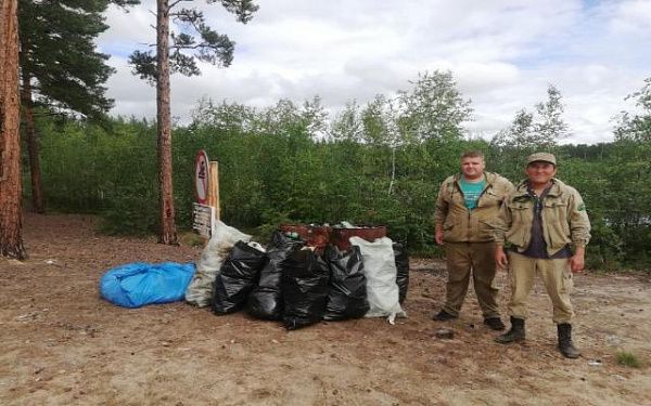 В Бурятии лесники очищают лес и места отдыха от мусора