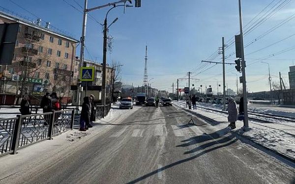 В Улан-Удэ женщина угодила под колёса автомобиля 