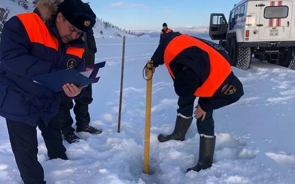 ГИМС: выход и выезд на лёд Байкала крайне опасен