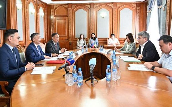 Глава Бурятии провел встречу с вновь назначенным Генеральным консулом Монголии в Улан-Удэ