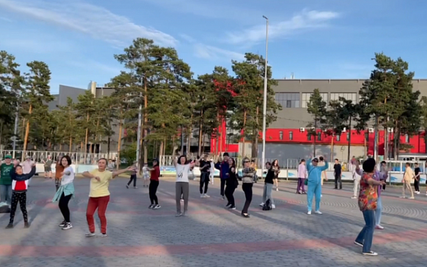 Улан-удэнцев приглашают на танцевальный фитнес в парк "Юбилейный"