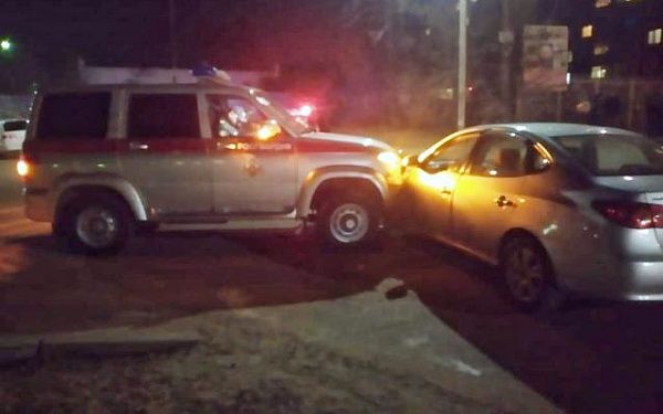 В Улан-Удэ нетрезвая женщина въехала в машину Росгвардии
