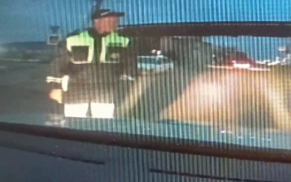 В Улан-Удэ нарушитель бился головой о приборную панель служебного автомобиля ГИБДД