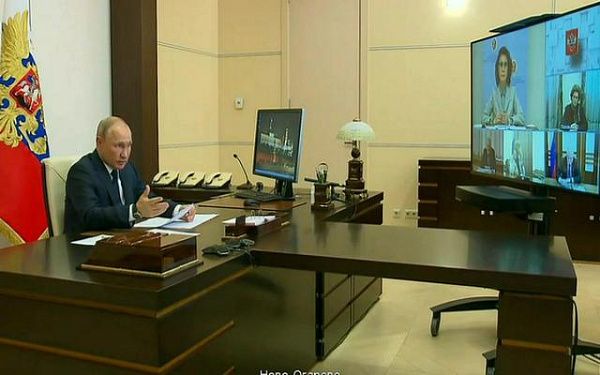 Путин: пора возвращаться к работе над поправками в Конституцию