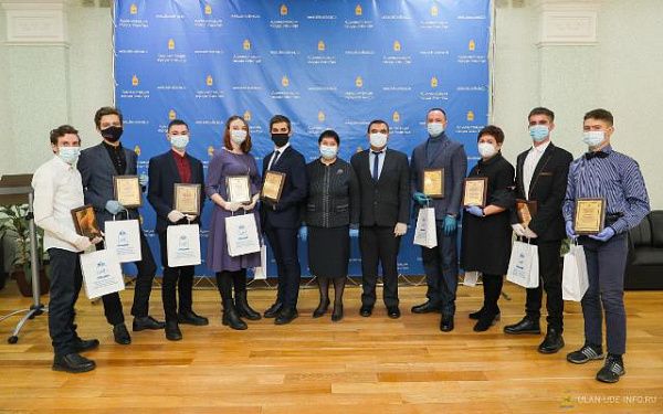 В Улан-Удэ наградили волонтеров и организаторов добровольческой деятельности