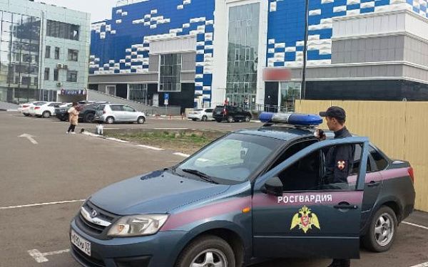 В Улан-Удэ росгвардейцы задержали подозреваемую в краже денег из кассы магазина