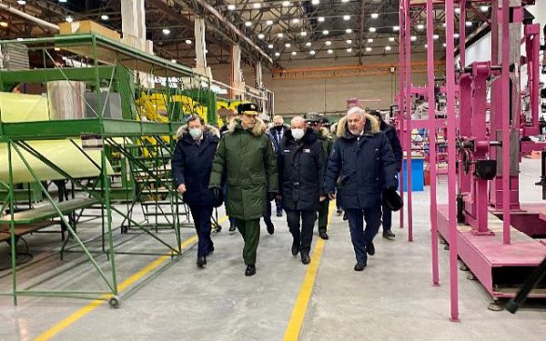 Заместитель министра обороны РФ Алексей Криворучко посетил Улан-Удэнский авиационный завод