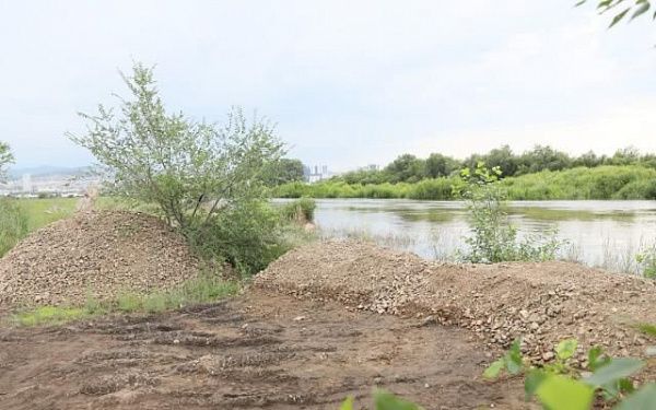 В Улан-Удэ уровень воды в Селенге за сутки не снизился 
