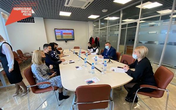В центре «Мой бизнес» прошла встреча социальных предпринимателей с заместителем министра промышленности, торговли и инвестиций Бурятии Виталием Шальковым