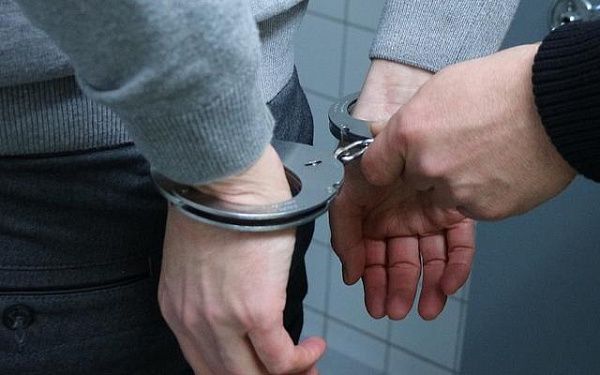 В Октябрьском районе по подозрению в совершении ряда преступлений задержаны три сотрудника местного отдела полиции 