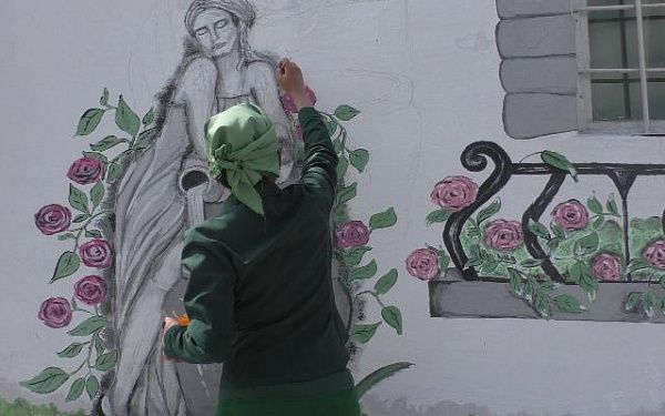 Осужденные женщины расписали фасады зданий ИК-7 УФСИН  России по Республике Бурятия