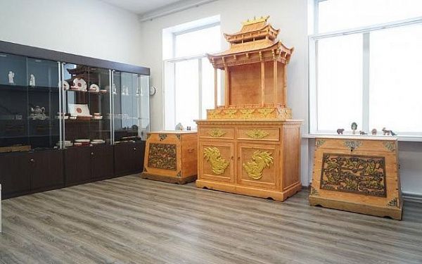 В Улан-Удэ продолжает работу выставка изделий мастеров народно-художественных промыслов и декоративно-прикладного искусства