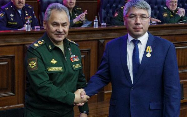 Главу Бурятии наградили за вклад в укрепление обороны Российской Федерации