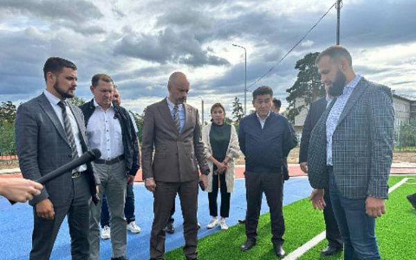 В Улан-Удэ замминистру спорта России пояснили, почему "умная" спортплощадка ещё не готова 