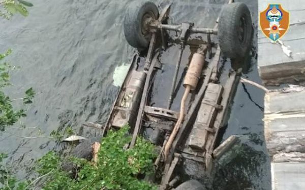 В Бурятии "УАЗ" упал в реку, трое человек погибло