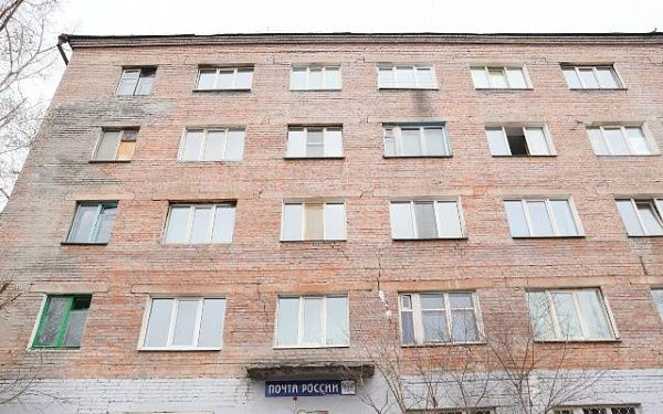 У аварийного дома в Улан-Удэ развернут информационный штаб для удобства жильцов