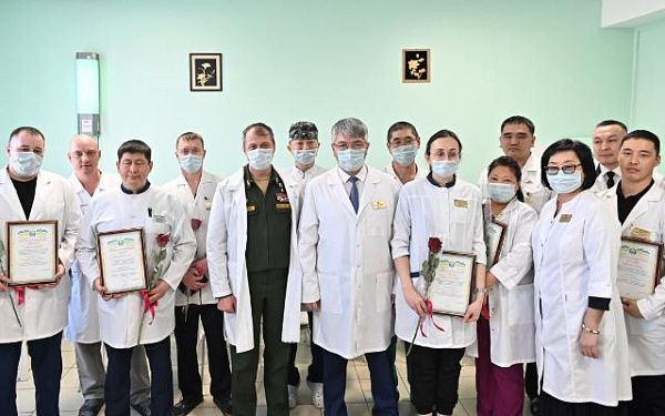 Алексей Цыденов пообщался медиками и бойцами, которые проходят лечение в госпиталях 