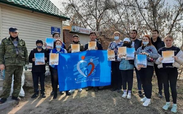 Бывшие воспитанники учреждений Минсоцзащиты Бурятии провели акцию «Связь поколений»