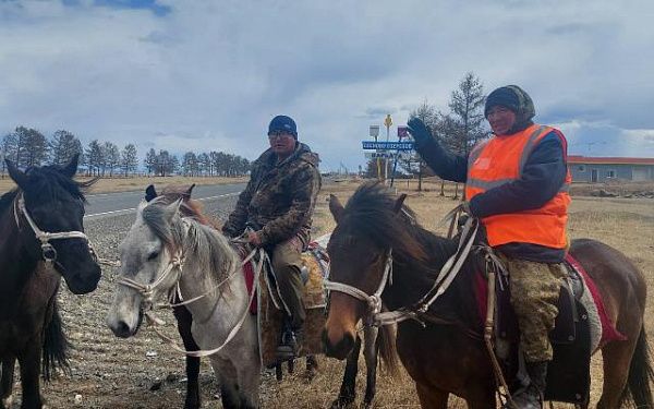 Жители Забкрая завершают конный переход до горного района Бурятии