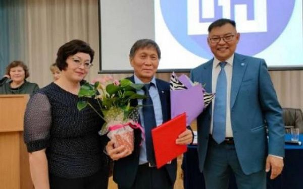 Научного сотрудника из Бурятии наградили Орденом Полярной звезды Монголии