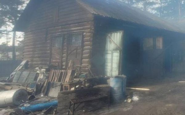 На севере Бурятии, в Курумкане, горел гараж