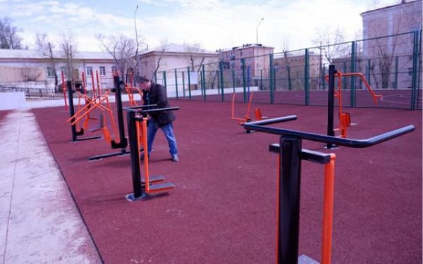 Надзорные ведомства подтвердили нарушения при строительстве и монтаже оборудования на пришкольной спортивной площадке в Улан-Удэ