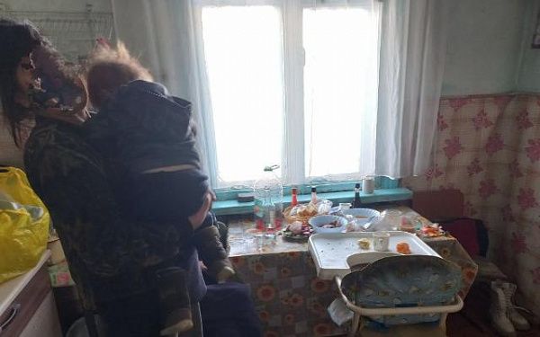 Трое матерей находились в состоянии алкогольного опьянения во время рейда в районе Бурятии